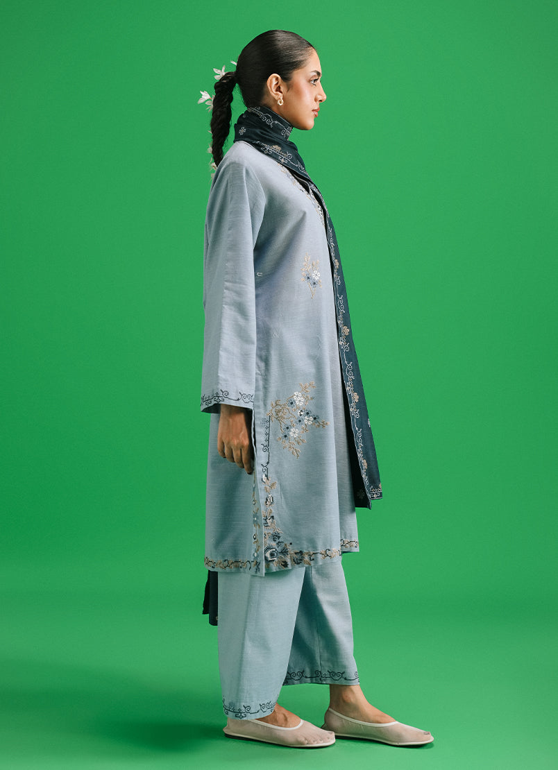 3-pc-khaddar-embroidered-suit