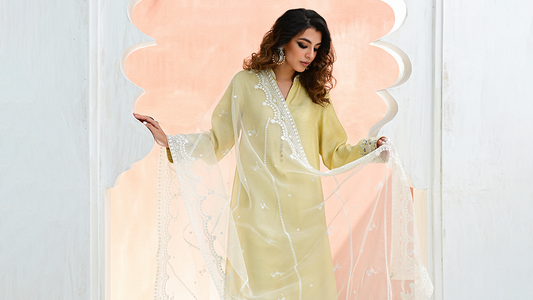 Amp up your outfit with Luxury Dupattas—A Guide to the Latest Pakistani Dupatta Trends for 2024