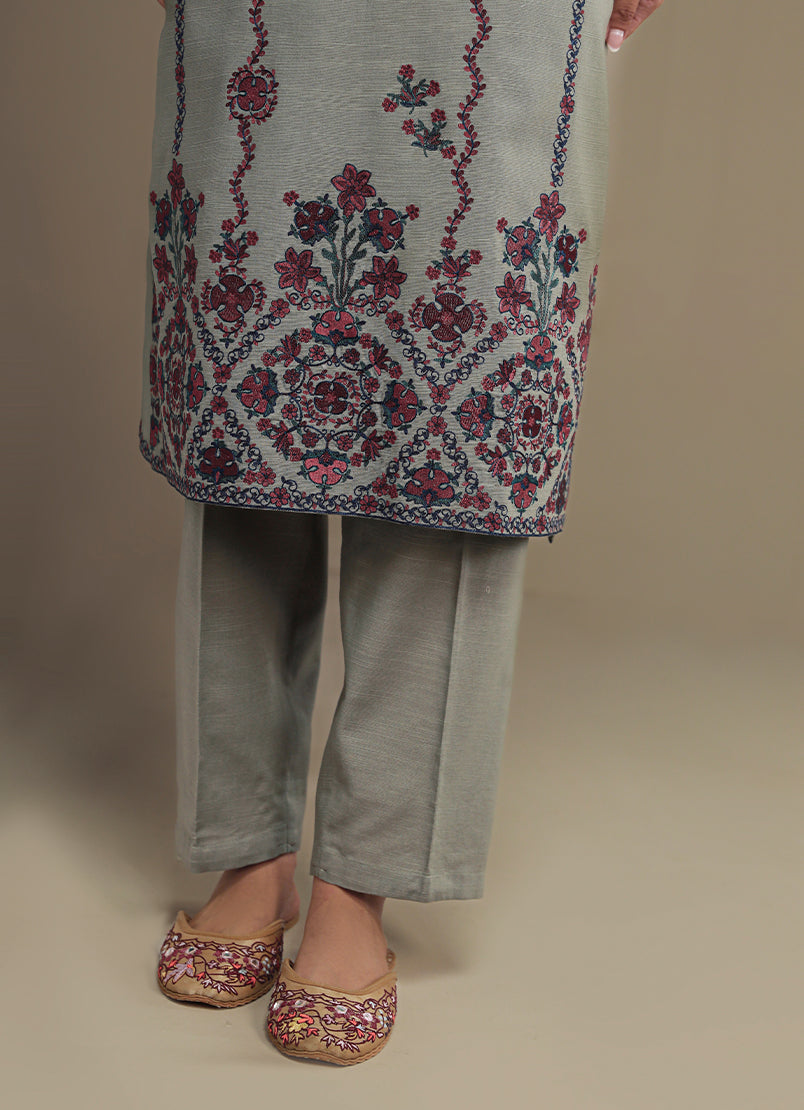 3-pc-khaddar-embroidered-suit