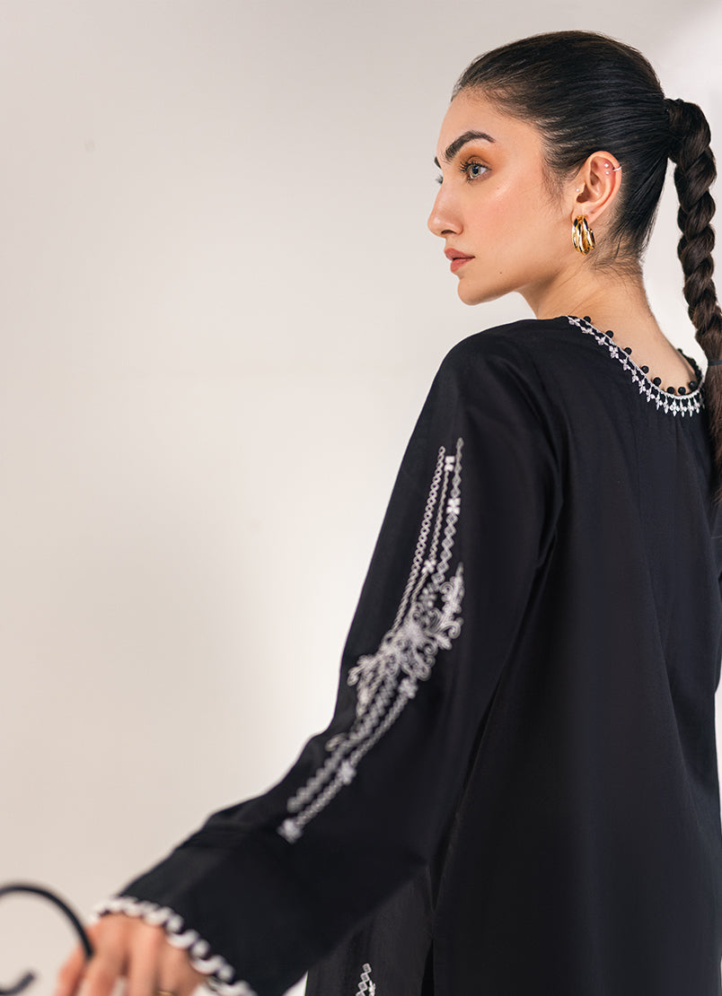 black-embroidered-kurta